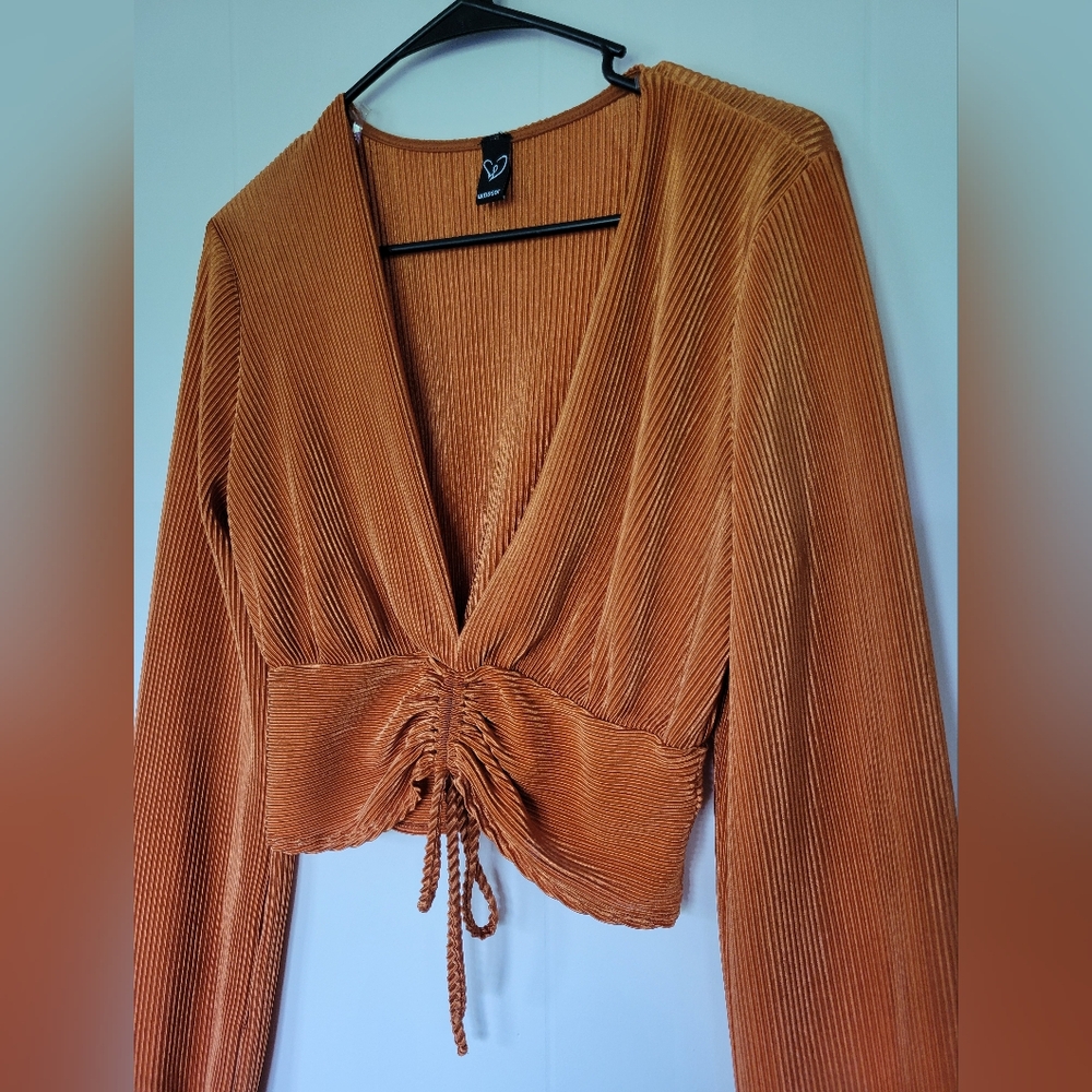 Windsor Orange Ruched Tie Front Crop Shirt W/Long Sleeves Size M. - Picture 3 of 7